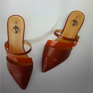 Trary Woman’s Pointy Toe Leather-Marble Flat Mule Slides